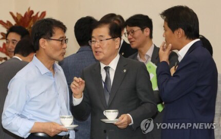  수석보좌관회의+티타임 기사 사진 06/05 | 인스티즈
