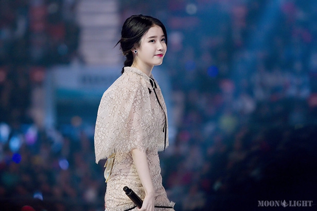 드레스 입은 아이유 모음 | 인스티즈