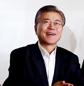 드론이랑 노는 애기같은 달님.gif | 인스티즈