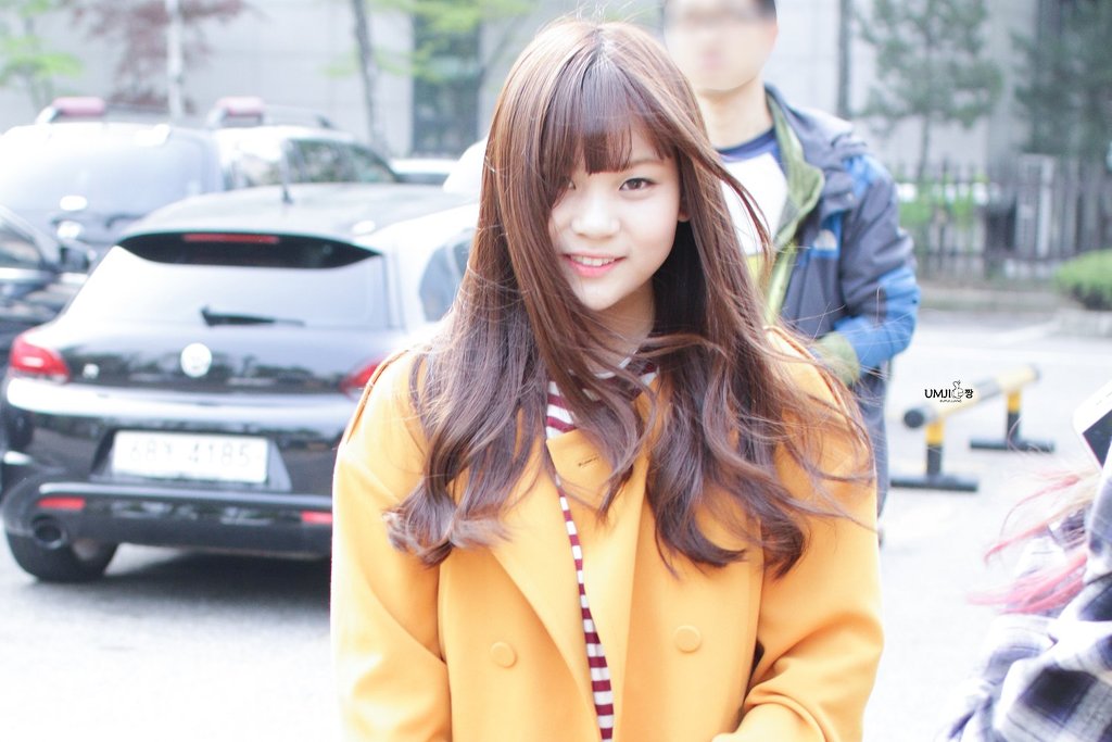 노란옷이 잘어울리는 여자친구 엄지.JPG | 인스티즈