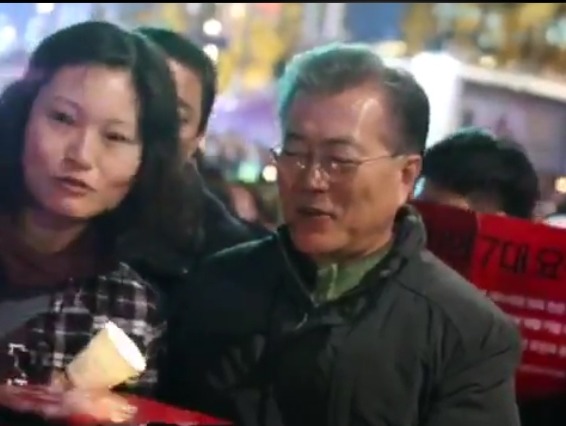 LED촛불을 처음 본 문재인 반응.jpg | 인스티즈