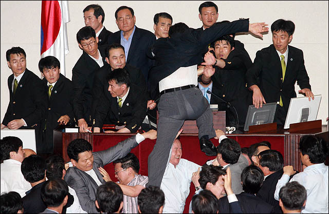 2009년 7월 22일 미디어법 날치기 하던 날.jpg | 인스티즈