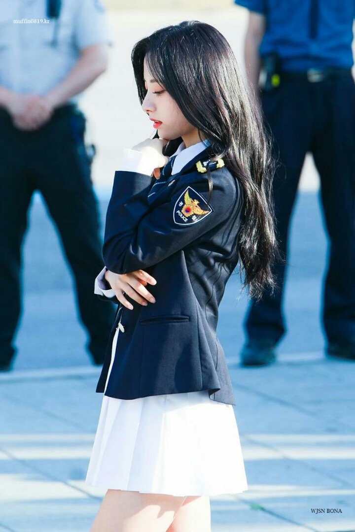 어제자 경찰제복 우주소녀 | 인스티즈