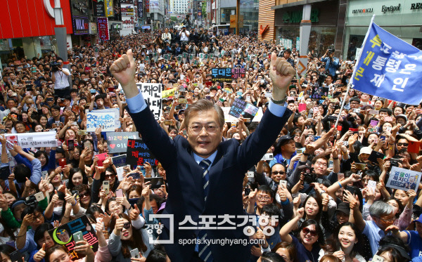 문재인 오늘자 청주 유세 중 눈에 띄는 플카 | 인스티즈