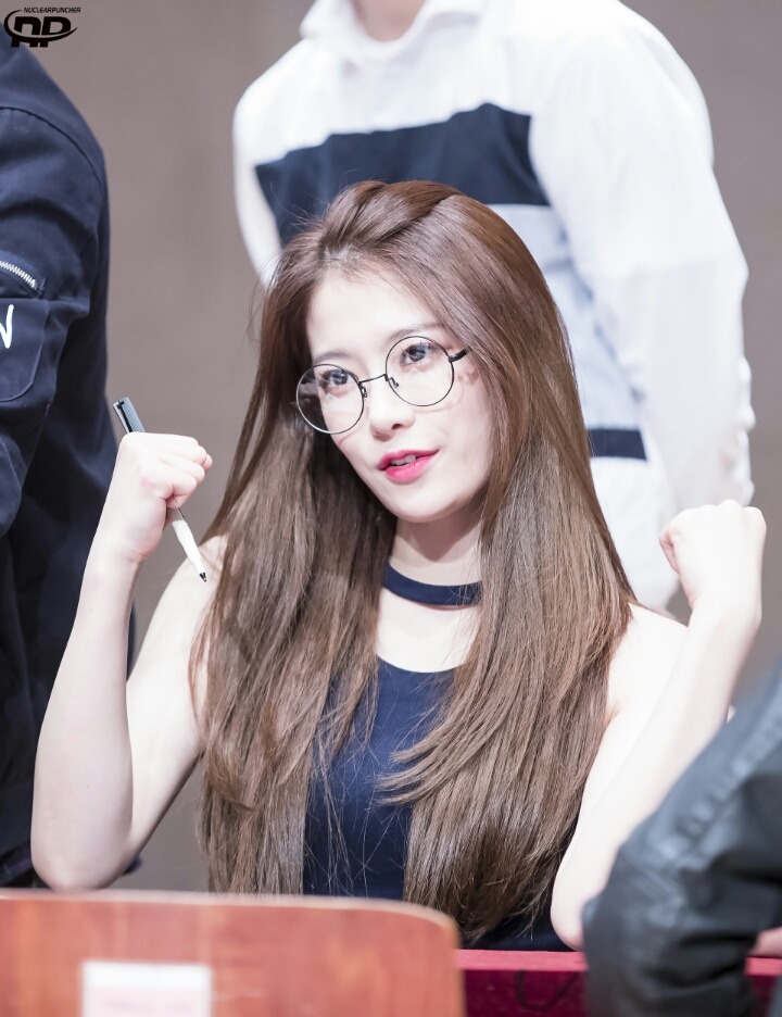 프리스틴 레나 오늘 안경쓴모습 | 인스티즈
