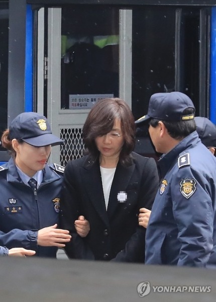 오늘자 조윤선 | 인스티즈