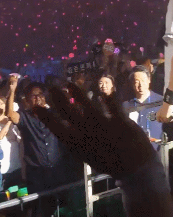 엑소 콘서트에 간 이수만.gif | 인스티즈