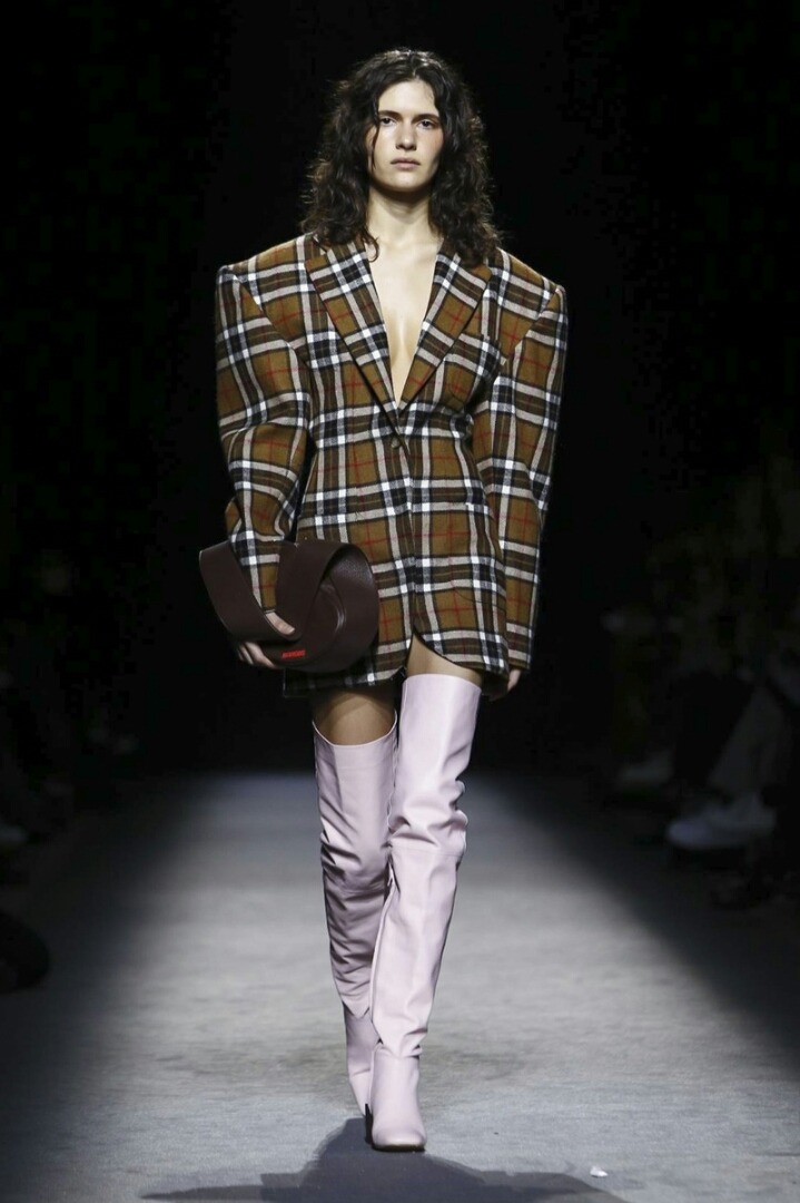 Jacquemus 쟈크뮈스 2016 FallWinter RTW Milan | 인스티즈