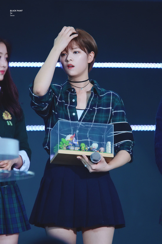 짧은 머리가 잘 어울리는 트와이스 정연 .jpg | 인스티즈