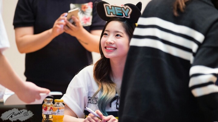 [트와이스] 팬싸에서 비눗방울 가지고 노는 다현이(청량함은 다현이가b) | 인스티즈