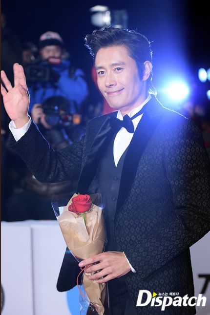 오늘자 청룡영화상 레드카펫 이병헌 | 인스티즈