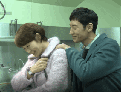[시그널] 실제로 금이야 옥이야 여왕님 모시듯 김혜수를 대하는 이제훈 | 인스티즈