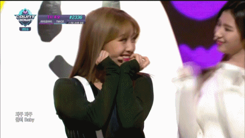 [twice] 오늘자 트와이스 리더 갓지효 움짤.gif | 인스티즈