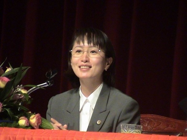 왕따 피해로 자살기도 그리고 야쿠자의 아내에서 변호사가 된 여성 | 인스티즈