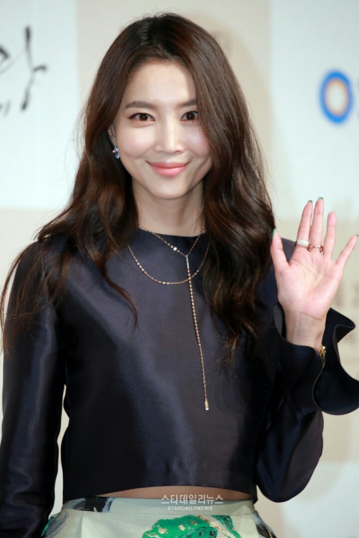 오늘자 오윤아 | 인스티즈