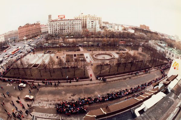 1990년 소련에 처음 맥도날드가 들어왔을때.jpg | 인스티즈