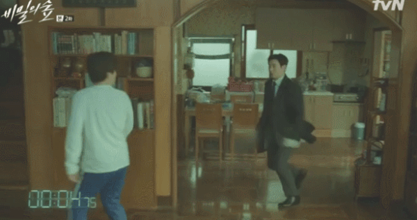 비밀의숲) 살인 상황 재현하는 조승우.gif | 인스티즈