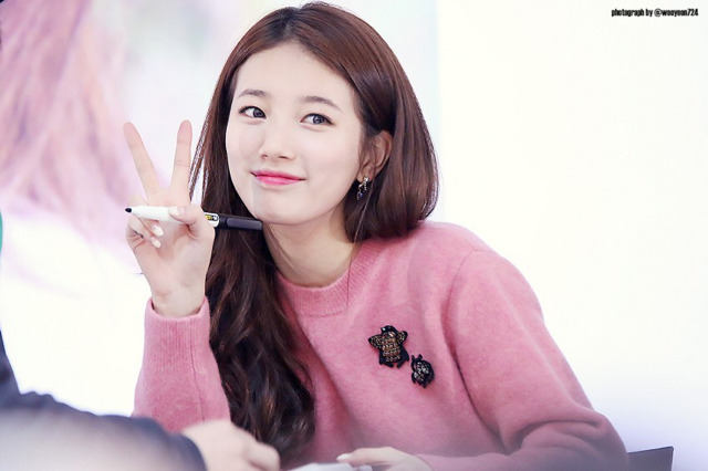 머리에 뭘 자꾸 얹어놓은 수지.jpg | 인스티즈