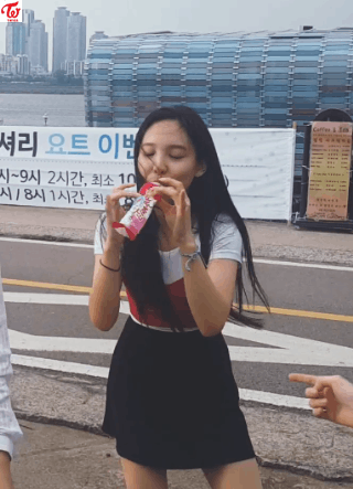 아이스크림으로 색소폰부는 나연이 | 인스티즈