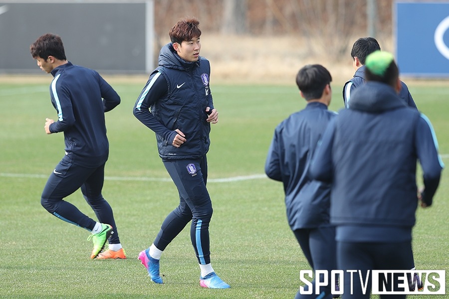 오늘자 굳은 표정으로 회복 훈련하는 축구대표팀 | 인스티즈