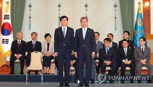김상조 공정거래위원장 임명장 수여식 스윗한 청와대 | 인스티즈