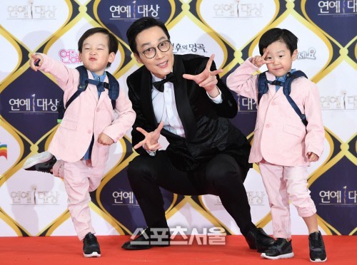 2년 전 연예대상때 서언 서준이 레드카펫.jpg | 인스티즈