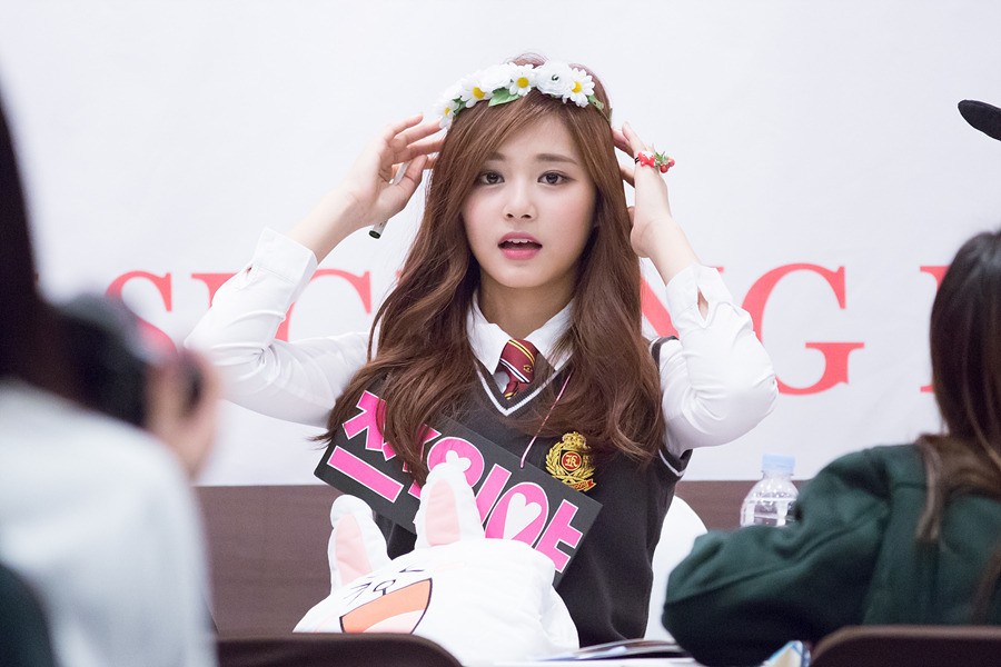 모두가 채영, 나연, 다현, 모모, 정연, 지효, 미나, 사나 할때 저는 쯔위 | 인스티즈