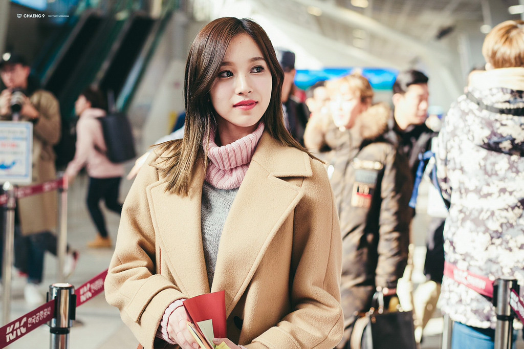 모모링히잉...가기싫어라고 말하는듯한 161111 김포공항 +미나 | 인스티즈