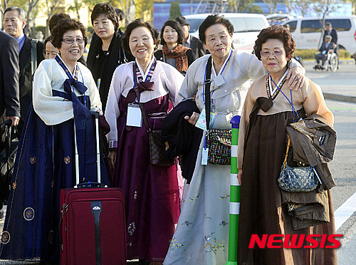 이산가족 상봉하러 떠나시는 어르신들 | 인스티즈