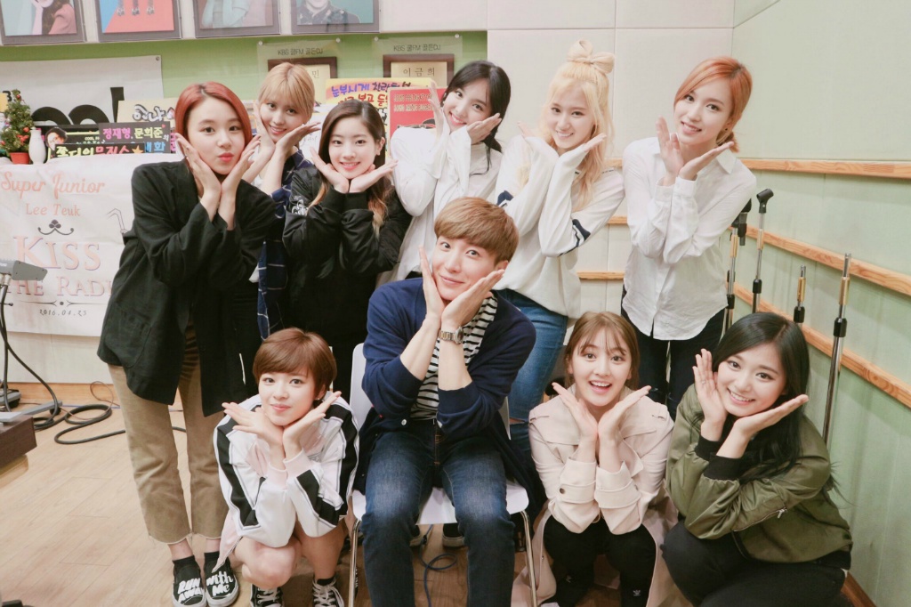트와이스 음방·라디오 단체사진 | 인스티즈
