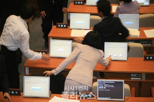 2009년 7월 22일 미디어법 날치기 하던 날.jpg | 인스티즈