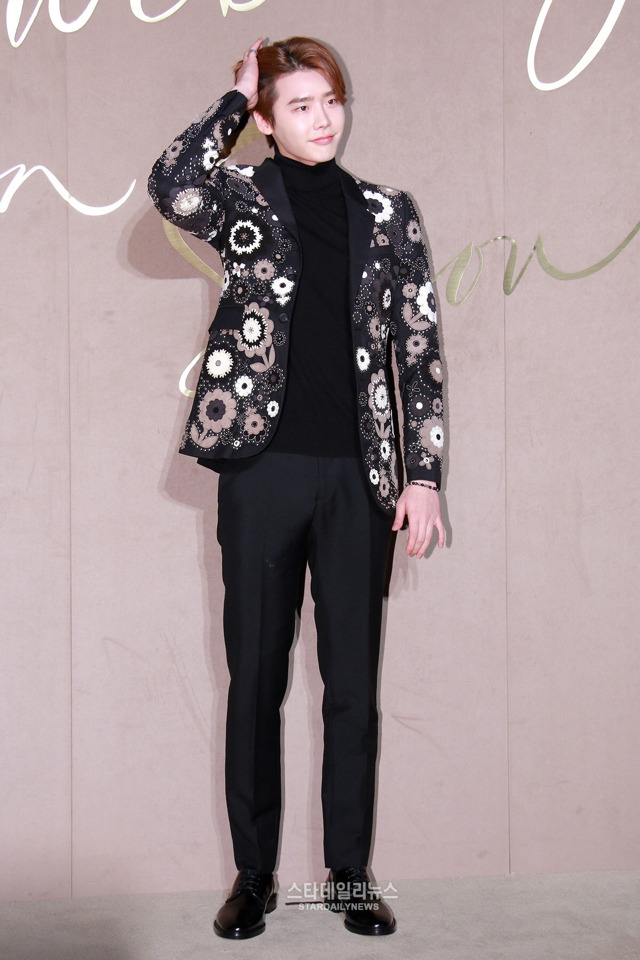 오늘자 버버리(BURBERRY) 행사에 참석한 연예인들.jpg | 인스티즈