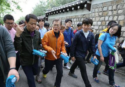 한국일보가 문재인 정부에 제안하는 봉사10조 | 인스티즈
