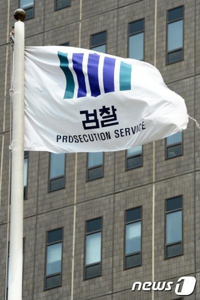 바닥으로 추락하고 있는 검찰에 대한 신뢰도.jpg | 인스티즈