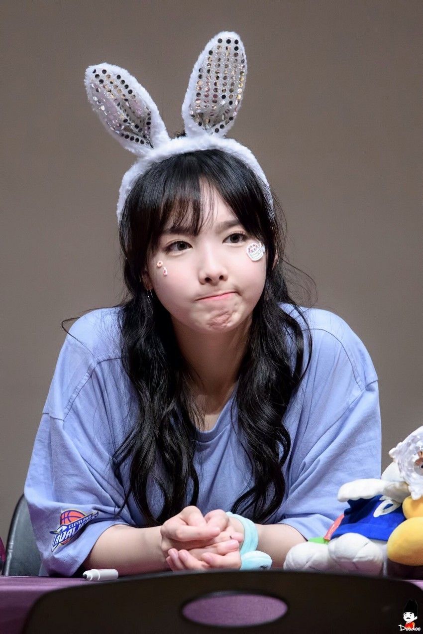 [트와이스] 서열9위 토끼언니 맏내 나연 짤들.jpg | 인스티즈