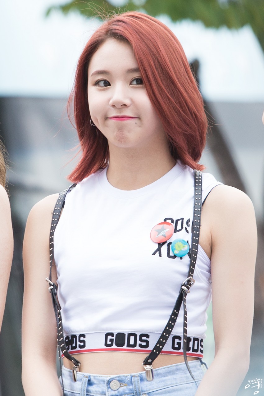 [트와이스] 심바 닮아서 아기맹수라고 불리는 채영이 짤들.jpg | 인스티즈