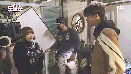 박보영 보면서 표정 못숨기는 박형식.gif | 인스티즈