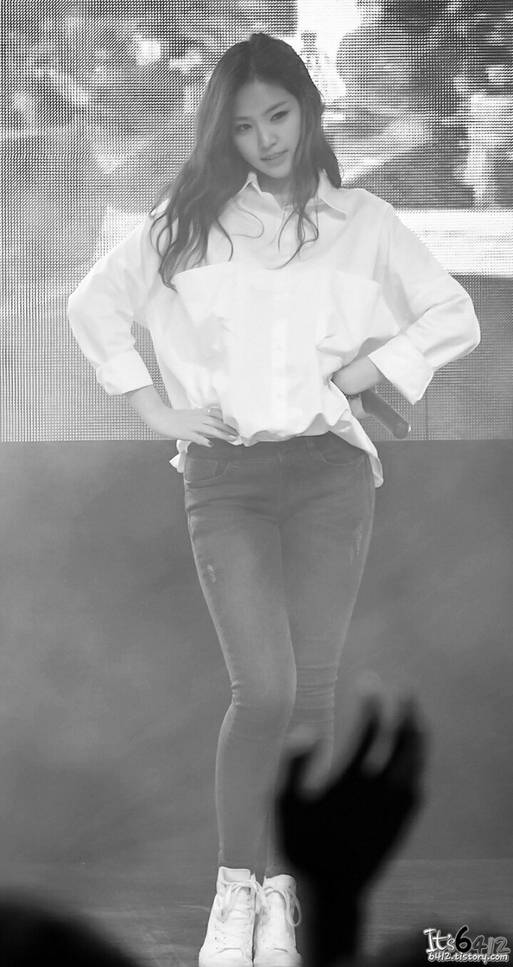 손나은 청바지 몸매ㄷㄷㄷ | 인스티즈