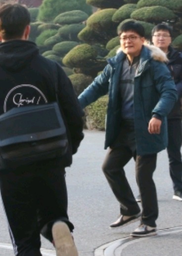 수능날 애타는 선생님들의 모습 | 인스티즈