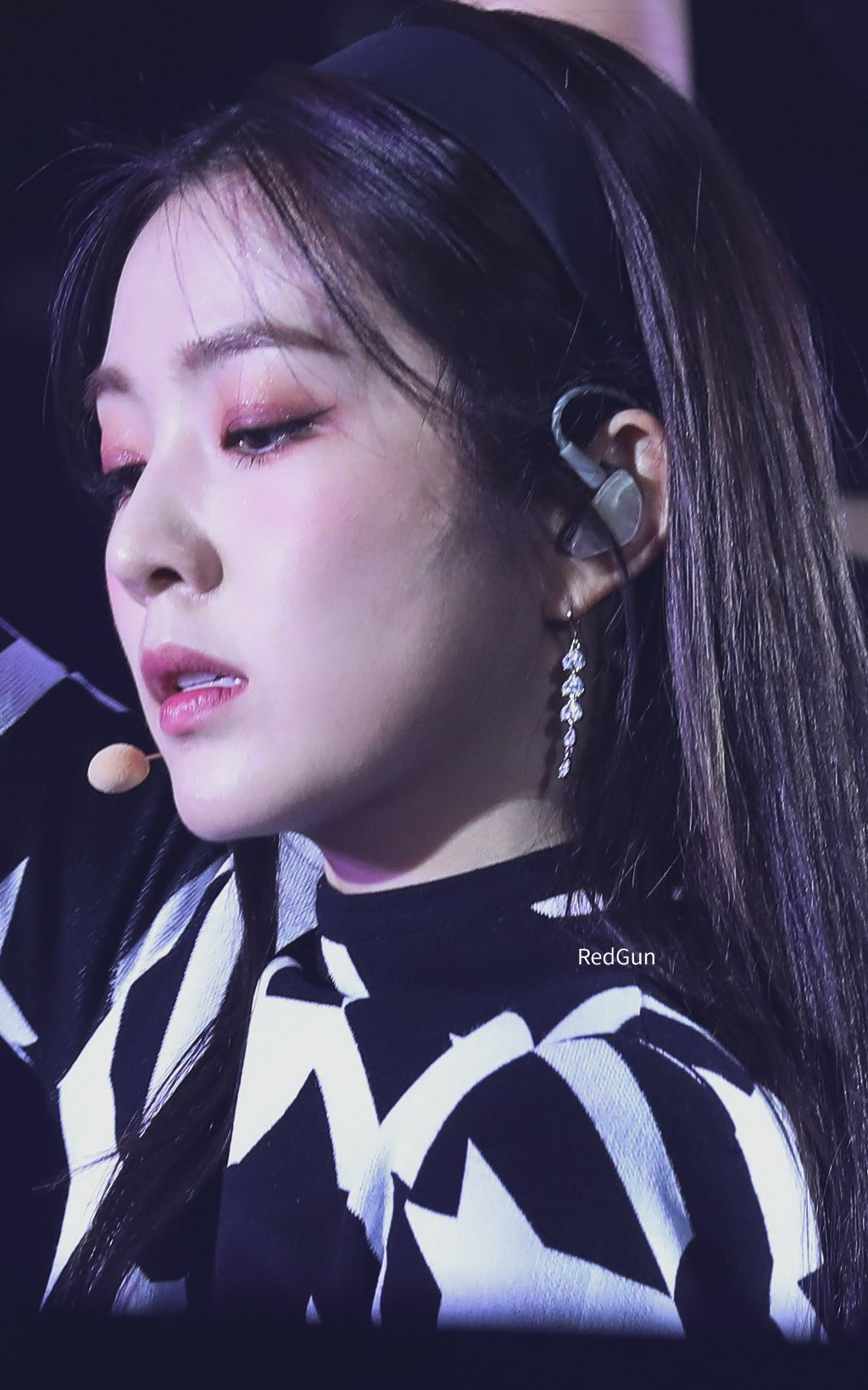 검정 머리띠한 아이린.jpgif | 인스티즈