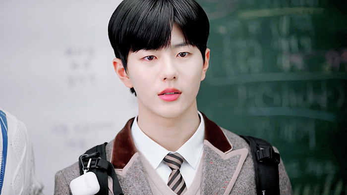 기억해..? 복도에서 떠들다.. 같이 혼나던 우리 둘... 기억 조작이 따로 없는 하이틴 웹드 | 인스티즈