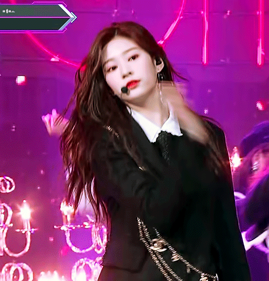 무대 의상으로 샤넬 입은 아이즈원 | 인스티즈