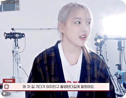 화장 지운 민낯의 수수한 여자친구 예린이.gif | 인스티즈