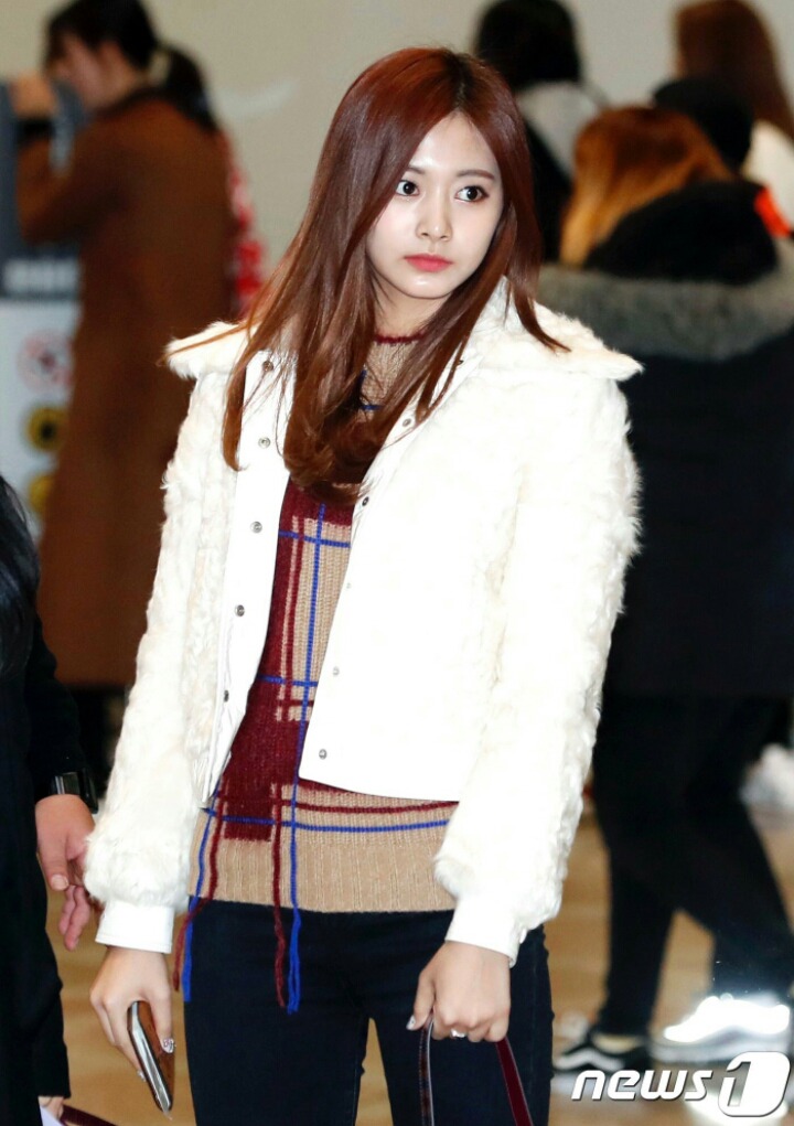오늘자 공항 쯔위 | 인스티즈