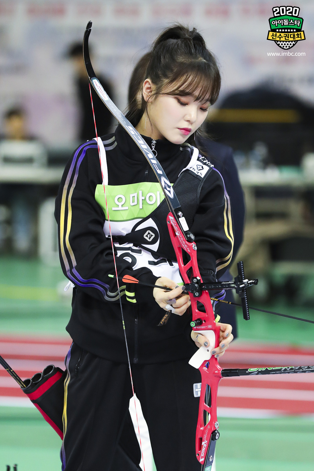오마이걸 아육대 양궁 현장포토 | 인스티즈