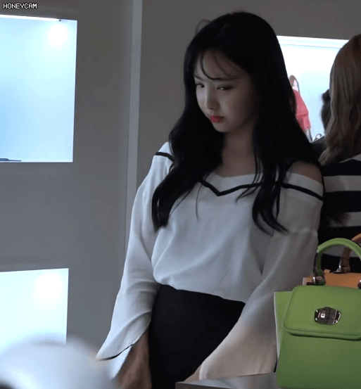 제목이 생각 안나서 그냥 다 털어내는 나연이 짤 | 인스티즈