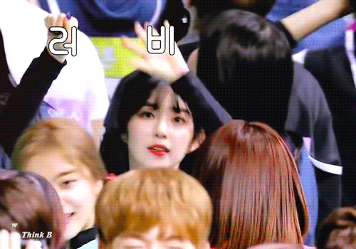 매년 팬들한테 인사 잘하는 아이린.gif | 인스티즈