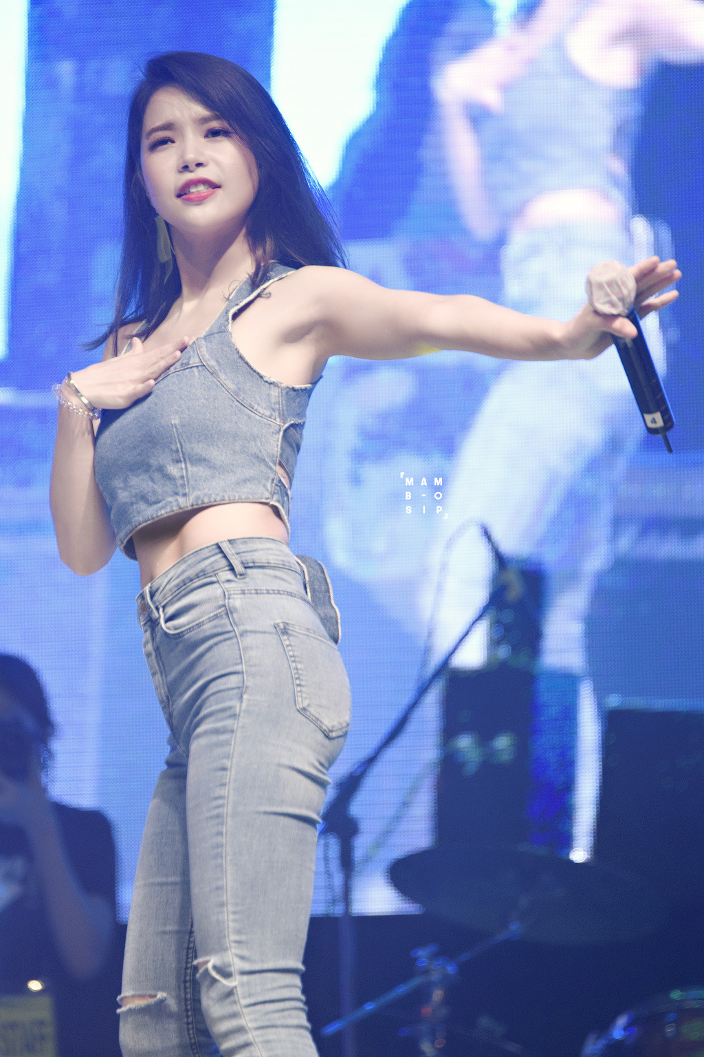 복근이 섹시한 마마무 솔라 | 인스티즈
