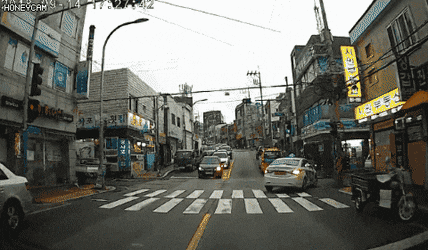 고의로 들이받았다 vs 일반적인 사고다 .gif | 인스티즈
