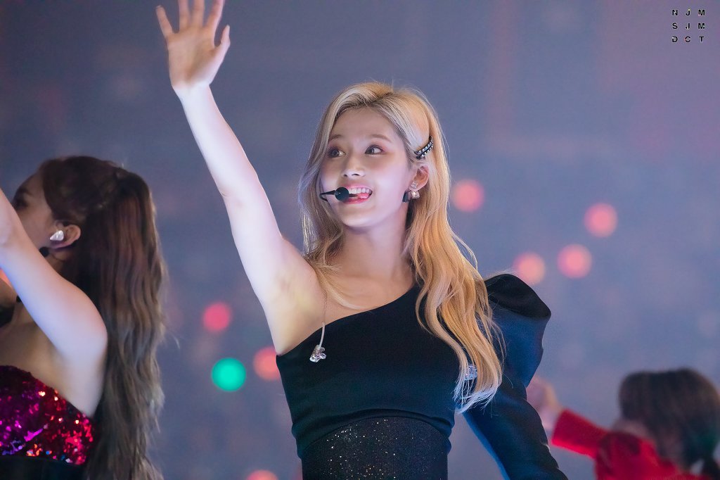 무대에서 춤출때가 제일 섹시한 내 자.기. 미나토자키 사나 | 인스티즈